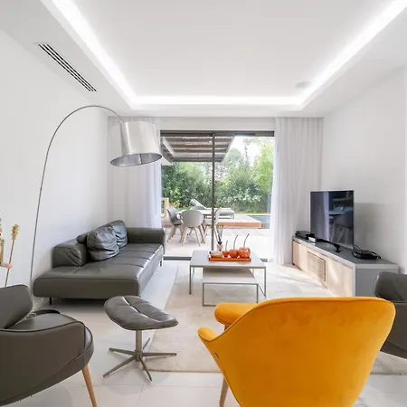 Villa Superbe Contemporaine A Saint-raphael A 200 M De La